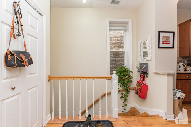 2702 W Thomas St in Chicago, IL - Building Photo - Building Photo