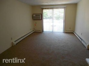7 Beacon St-Unit -Apt 6 in Leominster, MA - Building Photo - Building Photo