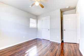 5513 Cavalcade St in Houston, TX - Foto de edificio - Building Photo