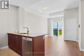 1419 Costigan Rd in Milton, ON - Building Photo - Building Photo