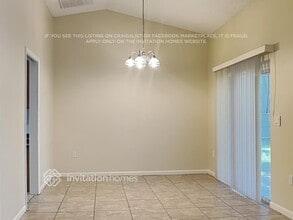 8201 Helena Dr in Orlando, FL - Foto de edificio - Building Photo