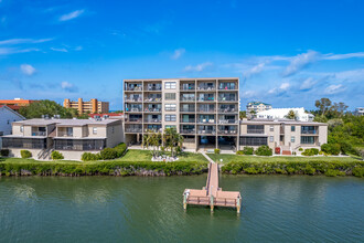 Sea Club in Indian Shores, FL - Building Photo - Building Photo