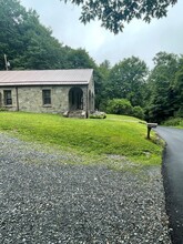 296 Middle Fork Rd in Blowing Rock, NC - Building Photo - Building Photo