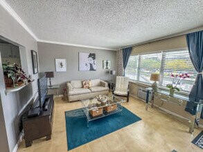 19 Oakridge B in Deerfield Beach, FL - Building Photo - Building Photo