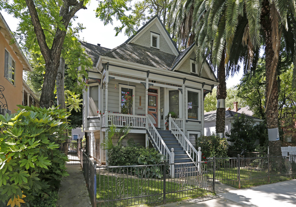 2312 N St in Sacramento, CA - Foto de edificio