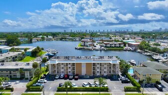 312 Northlake Dr in North Palm Beach, FL - Building Photo