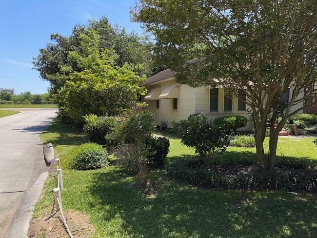 2525 Valley St in Baton Rouge, LA - Building Photo - Building Photo