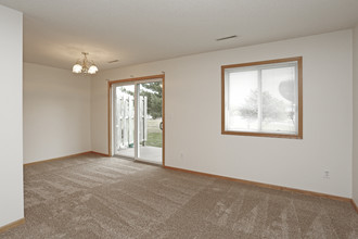 Ridgeway Estates Townhomes in Pine Island, MN - Foto de edificio - Interior Photo