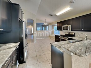 12061 Winding Woods Way in Lakewood Ranch, FL - Foto de edificio - Building Photo