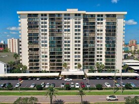 400 Island Way, Unit 308 in Clearwater, FL - Building Photo