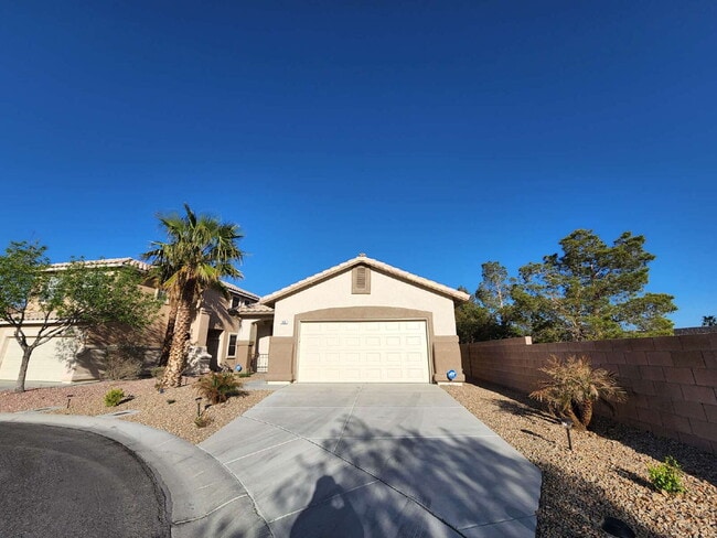 300 Vilberti Ct in Las Vegas, NV - Foto de edificio - Building Photo