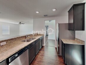 1114 Brenton Leaf Dr in Ruskin, FL - Foto de edificio - Building Photo