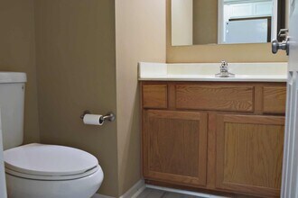 2411 Deerfield Blvd in Junction City, KS - Building Photo - Building Photo