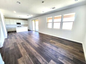11560 Salt Creek Ave in Las Vegas, NV - Foto de edificio - Building Photo