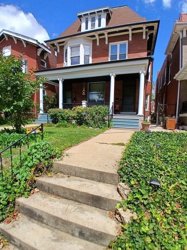 6121 Waterman Blvd, Unit 6119 Waterman Two Bedroom in St. Louis, MO - Building Photo - Building Photo