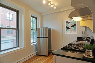 98 Willow St, Unit 106-2A in Cambridge, MA - Building Photo