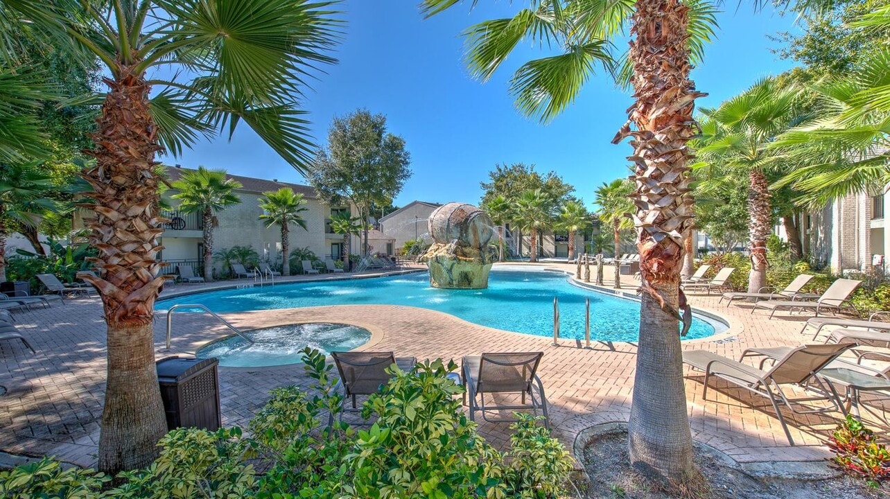 College Town at USF Apartments in Tampa, FL - Building Photo