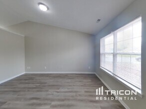 1102 Berwyn Rd in Whiteland, IN - Foto de edificio - Building Photo