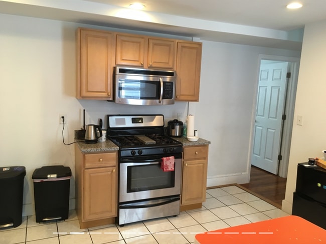 29 Brackett St, Unit 2P in Boston, MA - Building Photo - Building Photo
