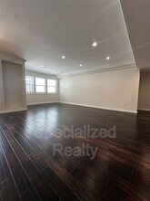 10921 Whipple St in Los Angeles, CA - Building Photo - Building Photo