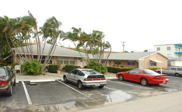 Elmwood Efficiency Apartments in Lantana, FL - Building Photo - Building Photo