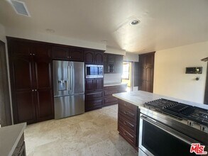 5867 W 75th St in Los Angeles, CA - Building Photo - Building Photo