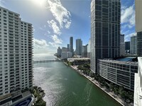 901 Brickell Key, Unit 2106 in Miami, FL - Foto de edificio - Building Photo