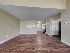 5263 Summerset Dr in Tipp City, OH - Foto de edificio - Building Photo