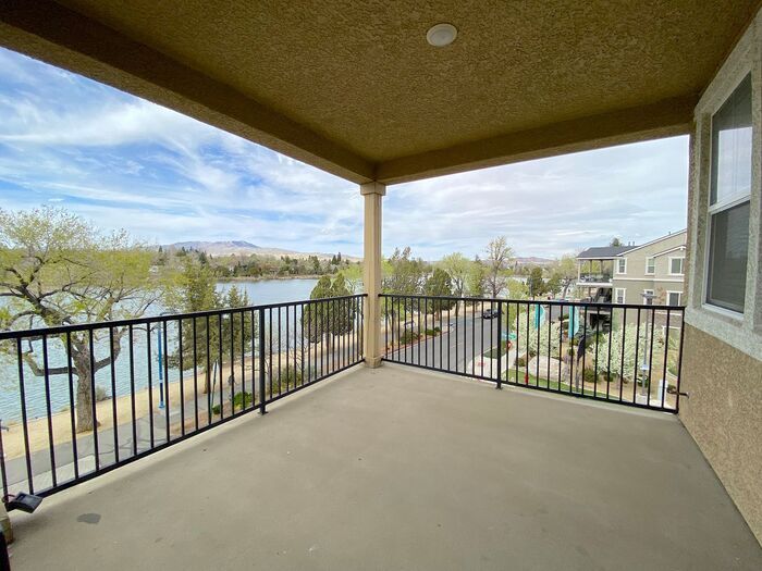 2490 Eastshore Pl in Reno, NV - Building Photo