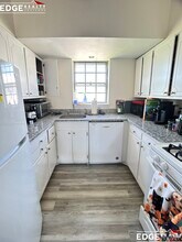 182 Lake Shore Rd, Unit 4 in Boston, MA - Building Photo - Building Photo