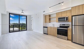555 NE 8th St, Unit 0322 in Fort Lauderdale, FL - Building Photo