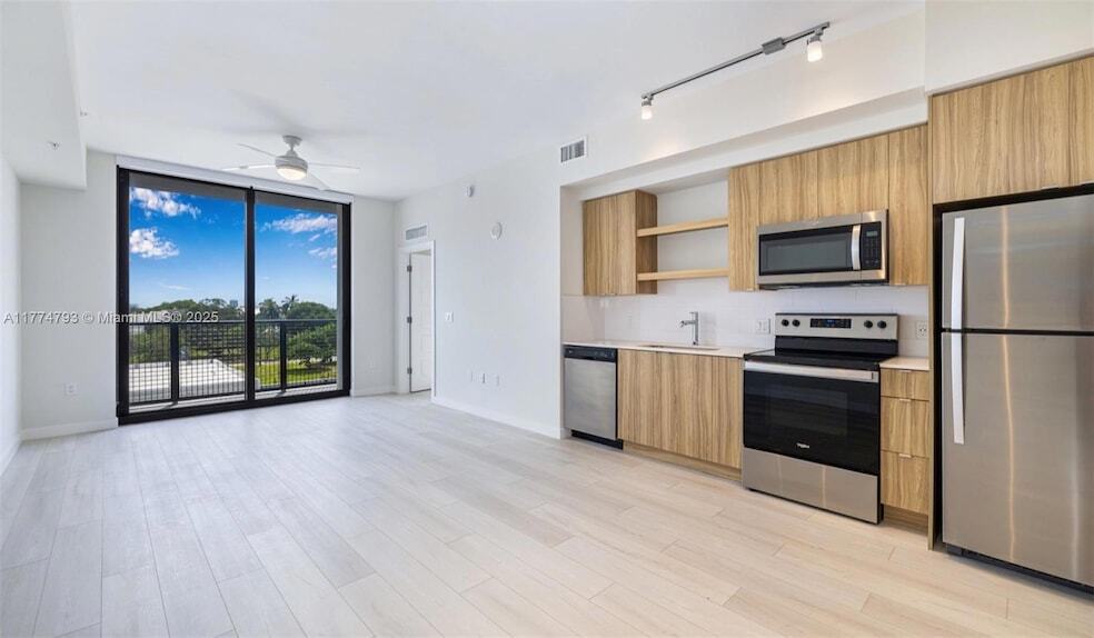 555 NE 8th St, Unit 0322 in Fort Lauderdale, FL - Building Photo