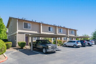 Livermore Downs Condominiums in Livermore, CA - Building Photo - Building Photo