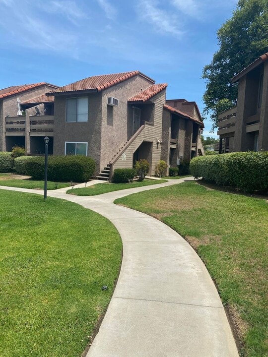 1565 Border Ave in Corona, CA - Building Photo