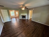 6405 Dogwood Way in Gainesville, GA - Foto de edificio - Building Photo