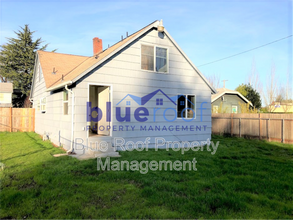 8120 SE Bybee Blvd in Portland, OR - Building Photo - Building Photo