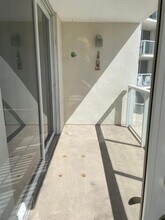 1301 NE Miami Gardens Dr in North Miami, FL - Building Photo - Building Photo