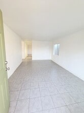 41 W Vince St in Ventura, CA - Foto de edificio - Building Photo