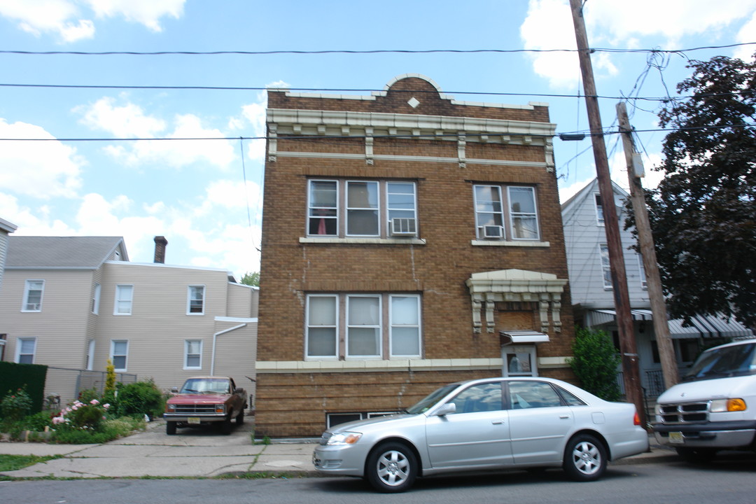 316 Lawrie St in Perth Amboy, NJ - Building Photo