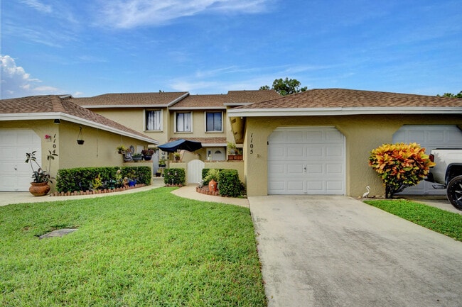 1105 Maplewood Dr in Greenacres, FL - Building Photo - Building Photo