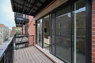 4452 N Hazel St, Unit 2 in Chicago, IL - Foto de edificio - Building Photo