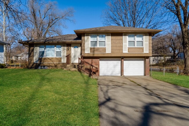 property at 8418 E 92 Pl
