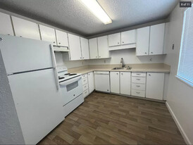 Lindbrook Apartments: Great Location, Spac...