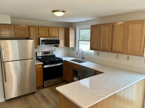 47 Wyman Rd in Dracut, MA - Building Photo - Building Photo