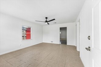 9713 Richcroft St in Houston, TX - Building Photo - Building Photo