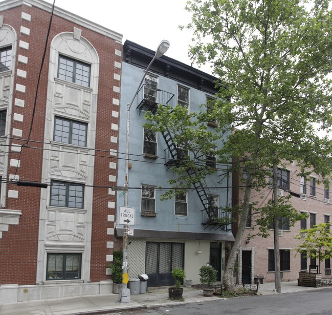 87 Hudson Ave