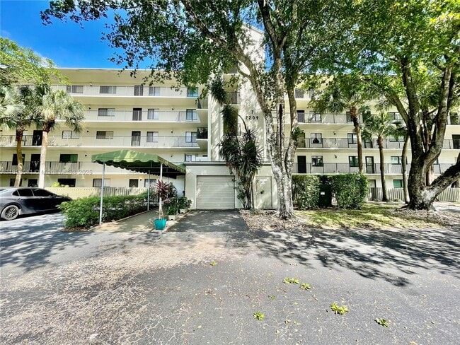 property at 2209 S Cypress Bend Dr