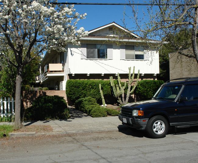 570 Oxford Ave in Palo Alto, CA - Building Photo - Building Photo