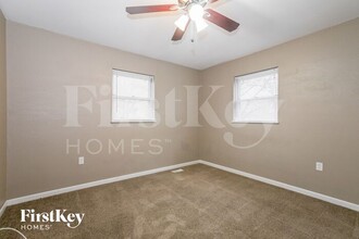 2 NE Ferrell Ln in Kansas City, MO - Building Photo - Building Photo