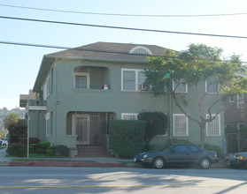 1730 Hillhurst Ave in Los Angeles, CA - Building Photo - Building Photo